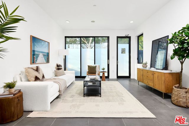 $1,995,000 | 748 Brooks Avenue, Venice, CA 90291