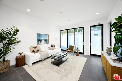 $1,995,000 | 748 Brooks Avenue, Venice, CA 90291
