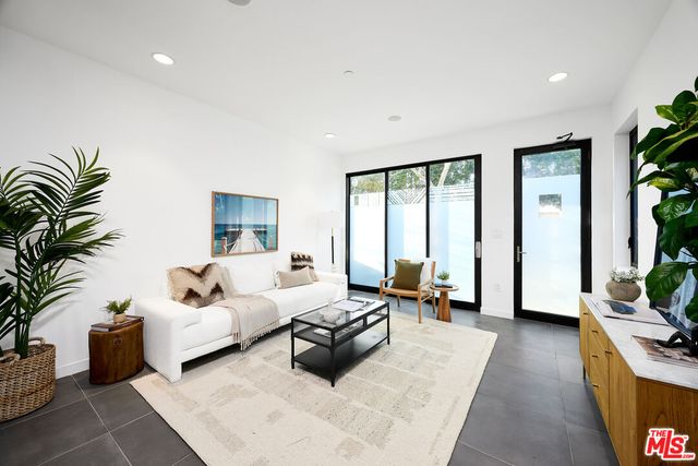 $1,995,000 | 748 Brooks Avenue, Venice, CA 90291