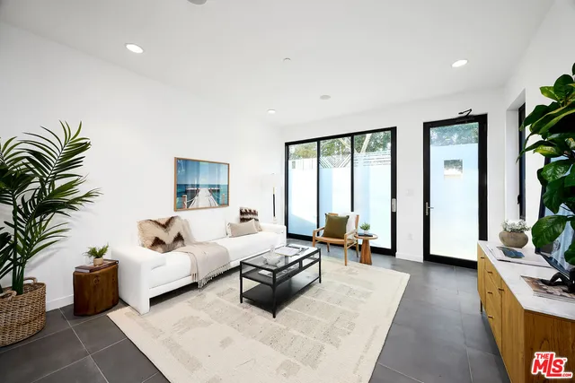 $1,995,000 | 748 Brooks Avenue, Venice, CA 90291
