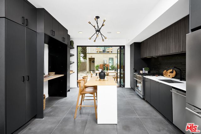 $1,995,000 | 748 Brooks Avenue, Venice, CA 90291