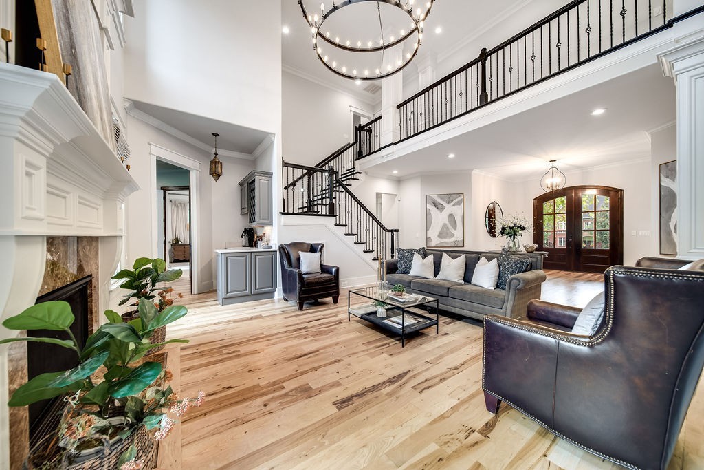 108 Alpine Court Franklin, TN 37069 - Photo 4 of 42 a living room with furniture and a potted plant