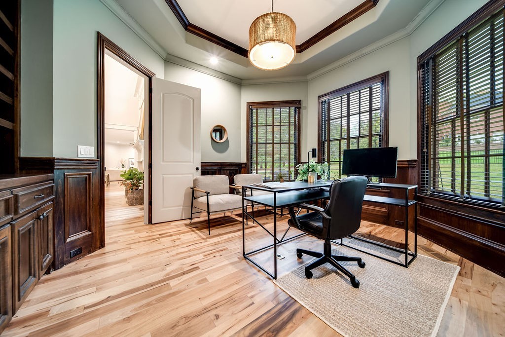 108 Alpine Court Franklin, TN 37069 - Photo 9 of 42 a view of a livingroom with workspace and a window