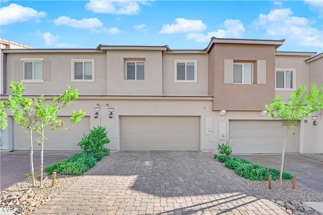 $2,000 | 6200 Foxes Dl Street, Las Vegas, NV 89166