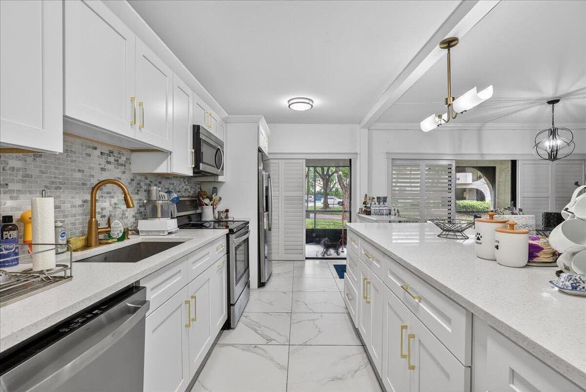 6328 Longboat Lane West, Unit 101 Boca Raton, FL 33433 - Photo 7 of 26 08-8I8A3298
