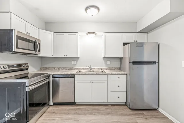 $995 | 10301 Medallion Drive, Unit 262, Indianapolis, IN 46231