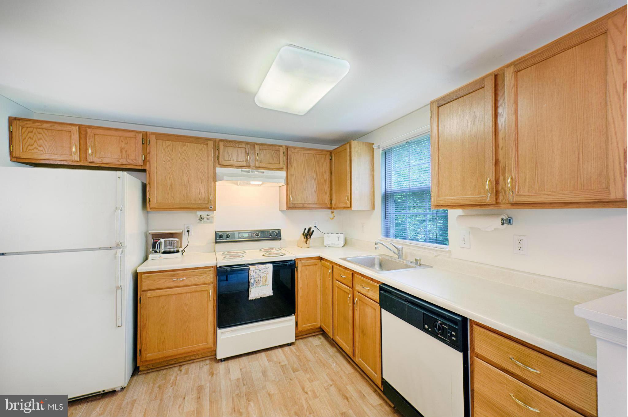 1000 Mariner Road Joppa, MD 21085 - Photo 6 of 30 Spacious eat-in kitchen