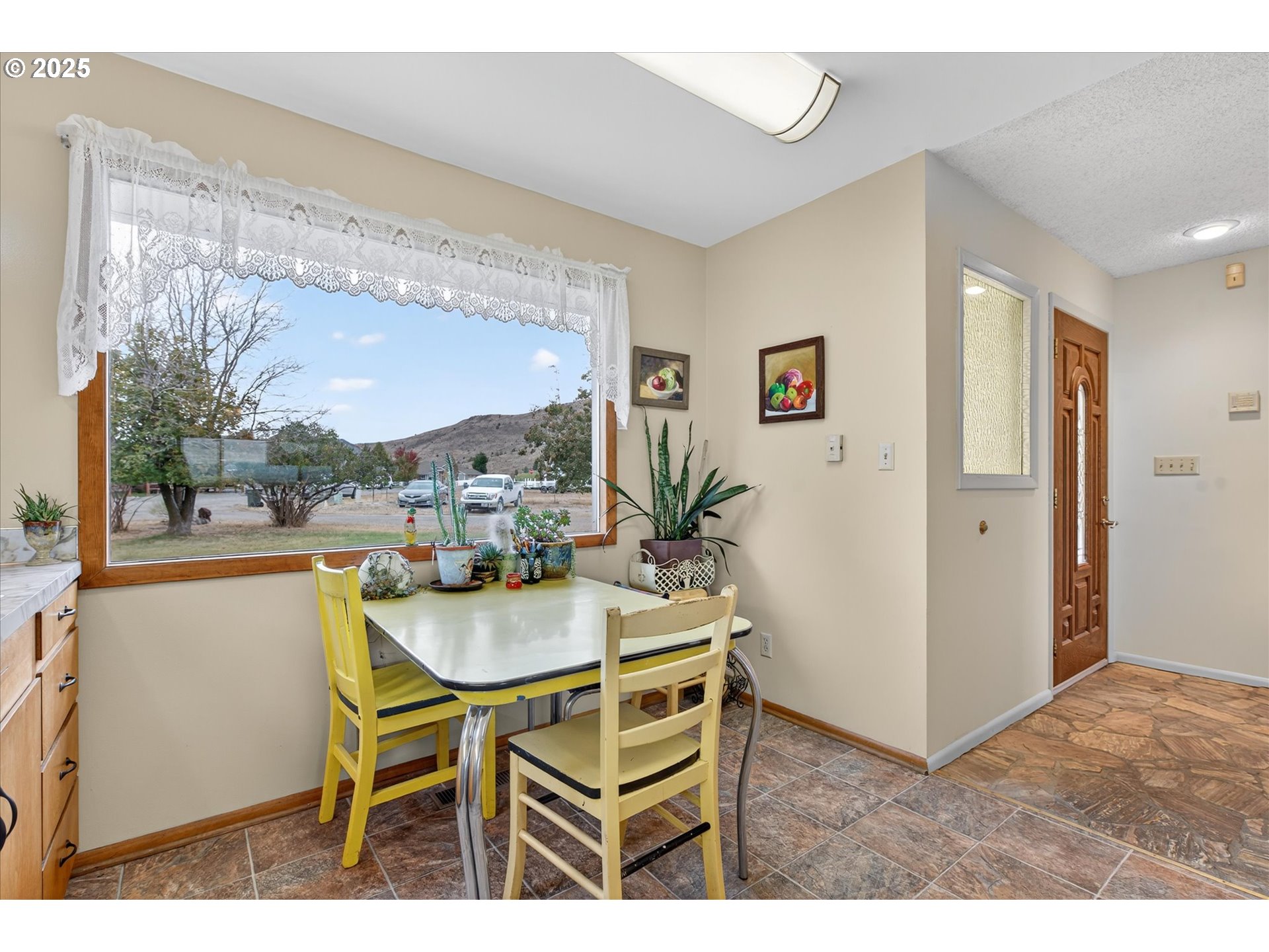 1025 17th Street Baker City, OR 97814 - Photo 26 of 48 a dining room with furniture and a floor to ceiling window