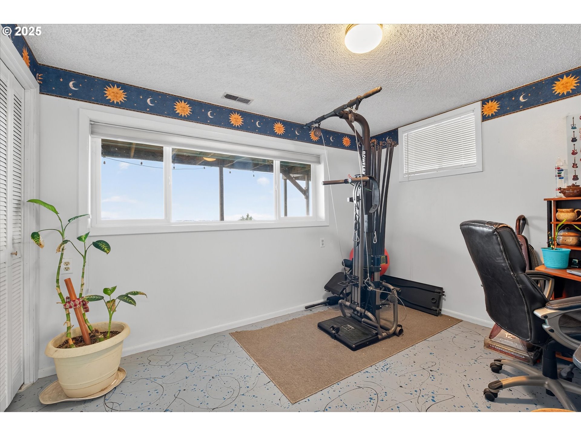 1025 17th Street Baker City, OR 97814 - Photo 42 of 48 a picture of a living room with a couch