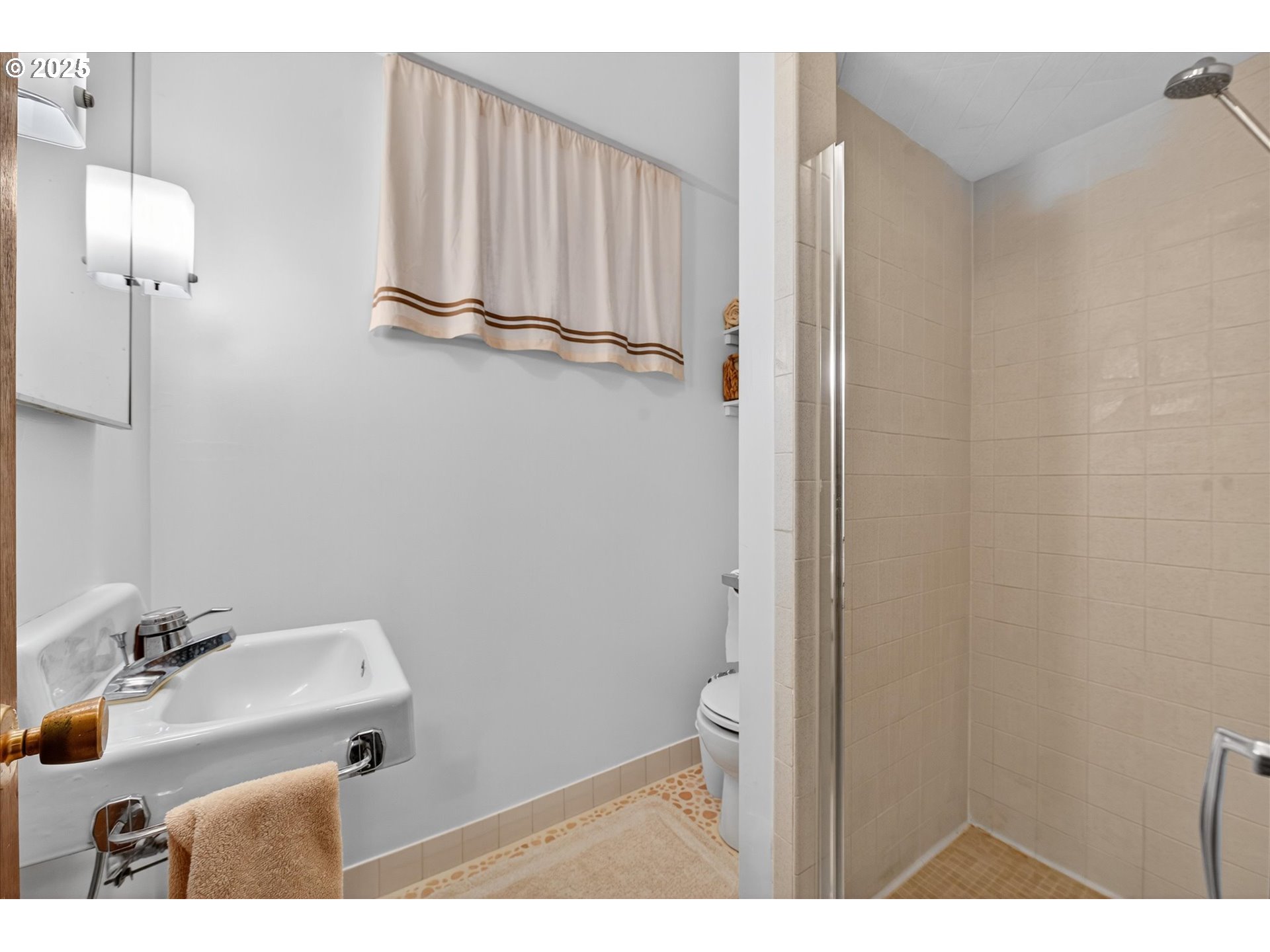 1025 17th Street Baker City, OR 97814 - Photo 44 of 48 a bathroom with a sink and mirror