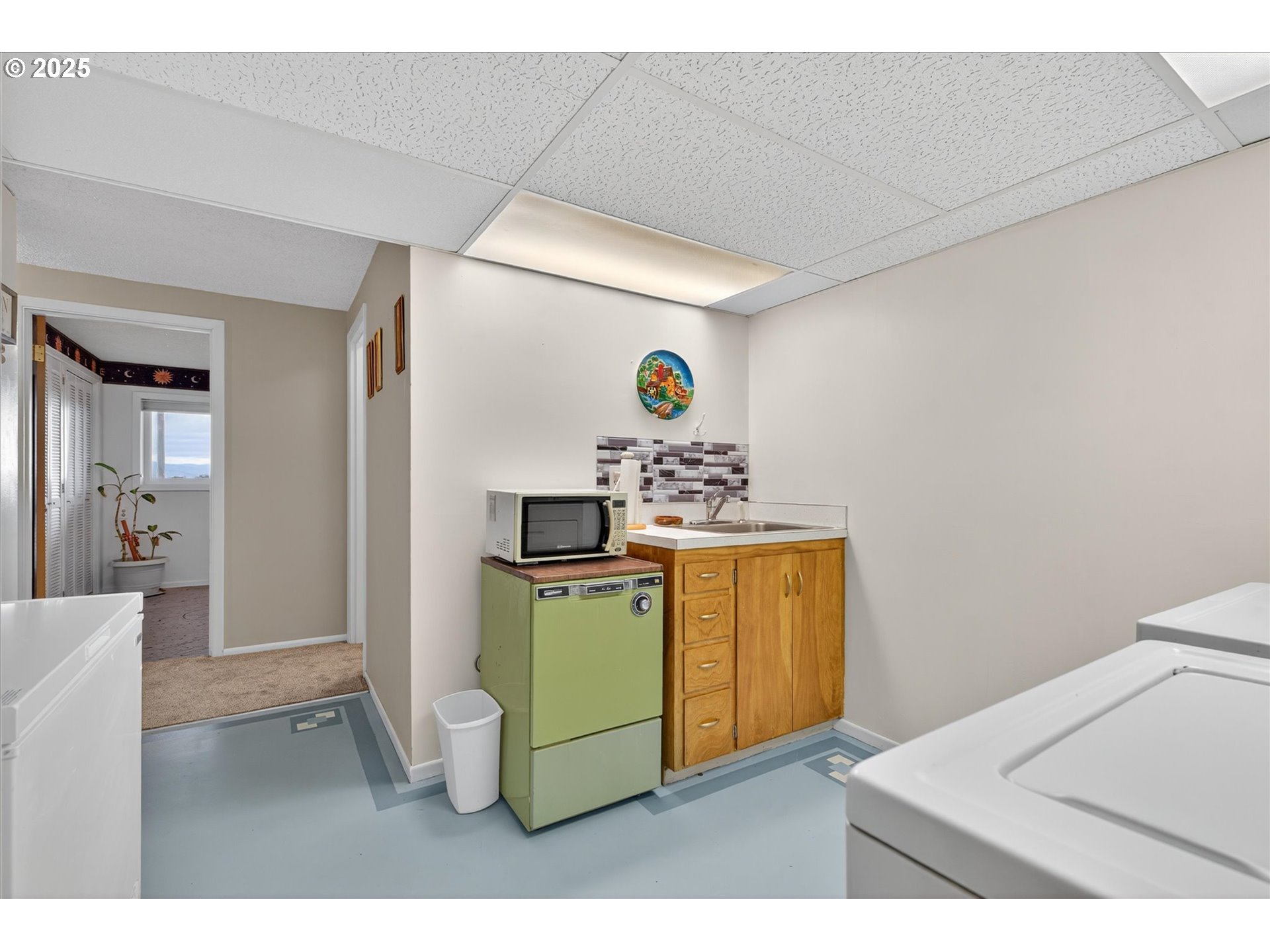 1025 17th Street Baker City, OR 97814 - Photo 45 of 48 a living room with furniture and a table