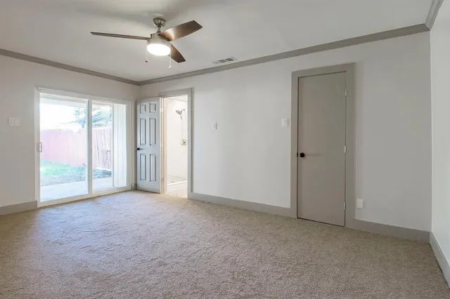 a view of empty room with ceiling fan