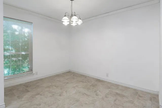 a view of a chandelier in big room and chandelier