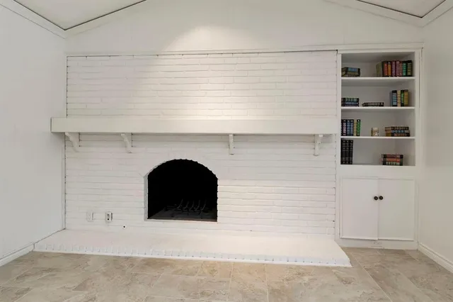 a view of entryway with white wall