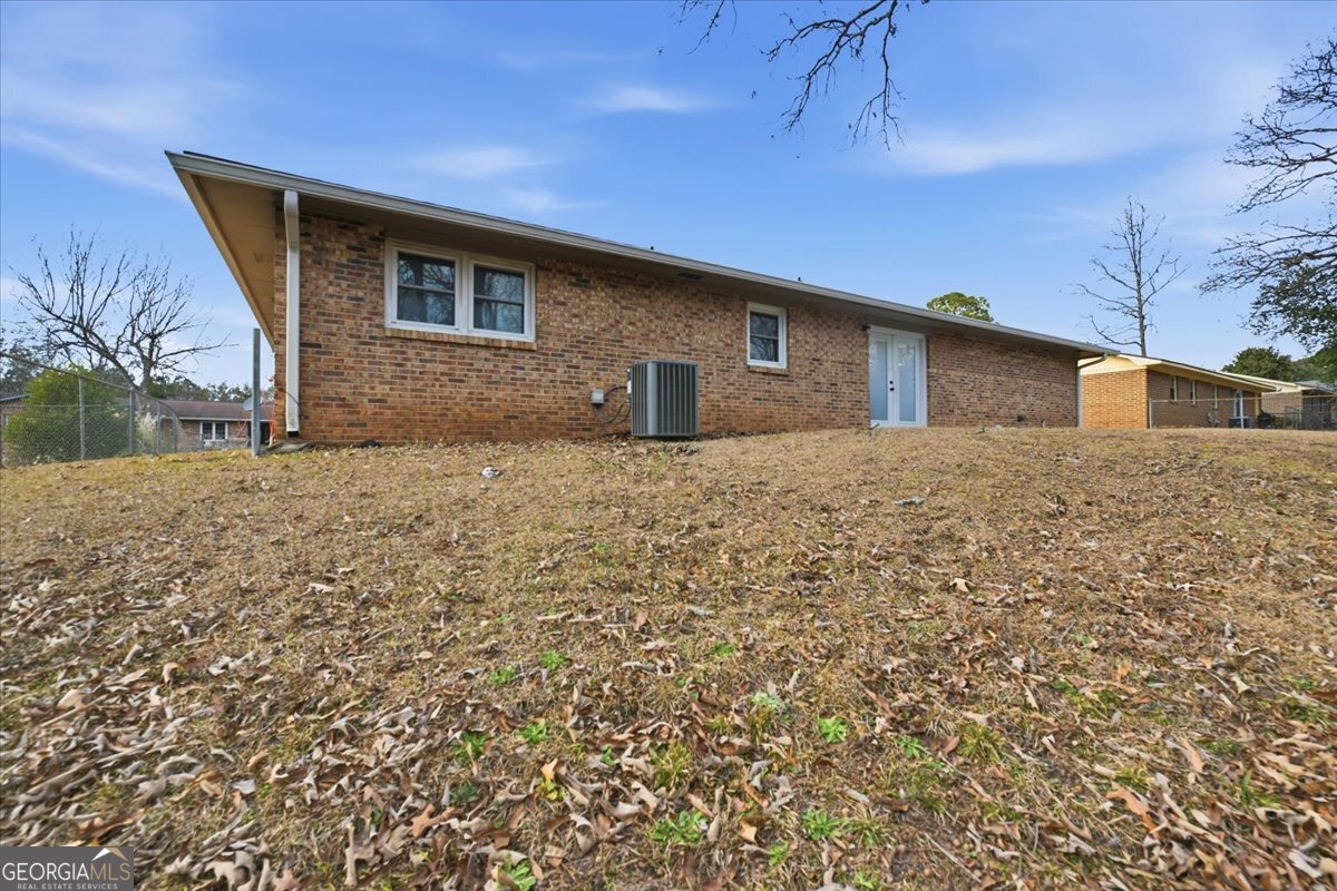 223 Randy Circle Warner Robins, GA 31088 - Photo 21 of 27 a front view of house with yard