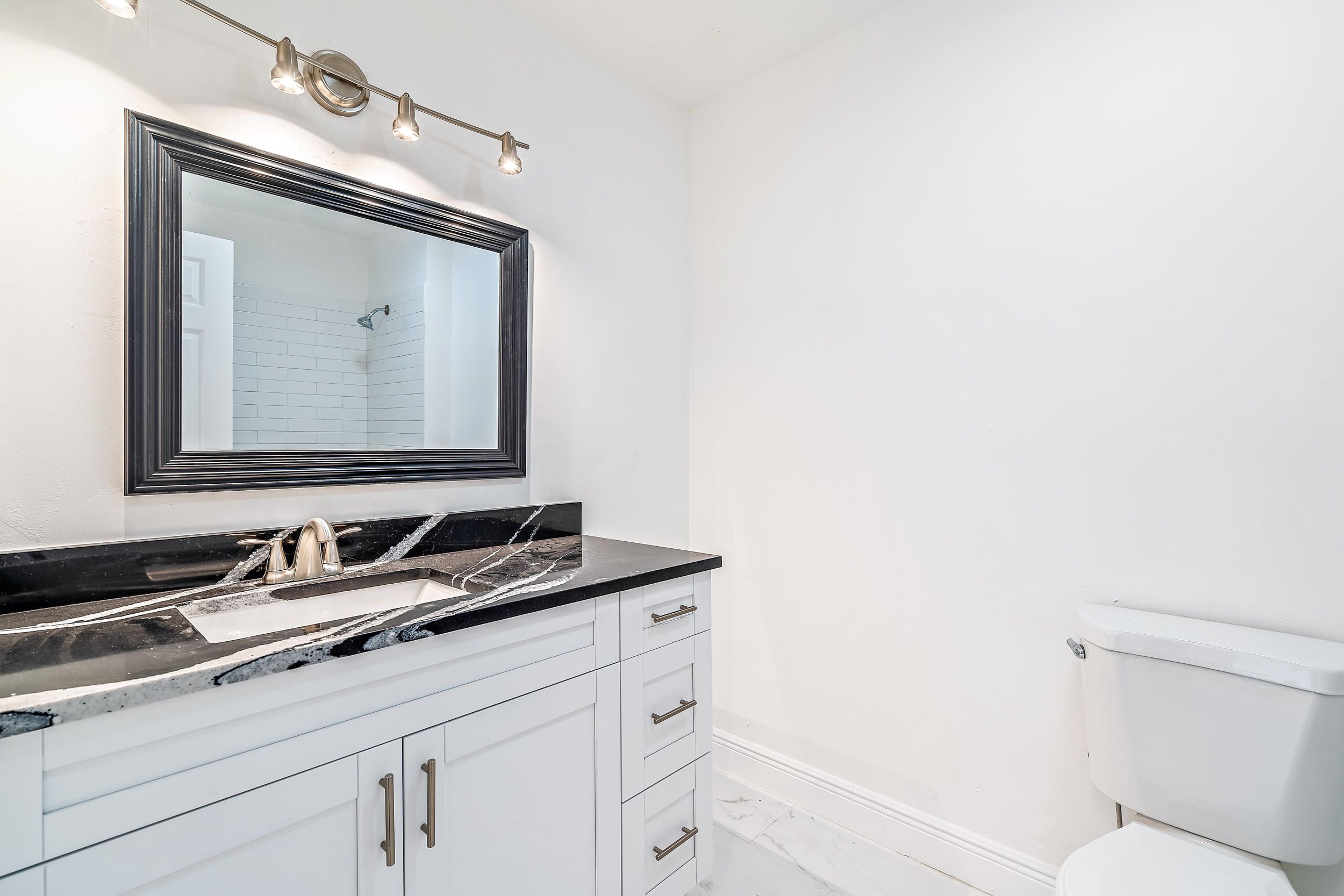 4424 Steven Rd Lake Lake Worth, FL 33461 - Photo 13 of 15 Bathroom 2