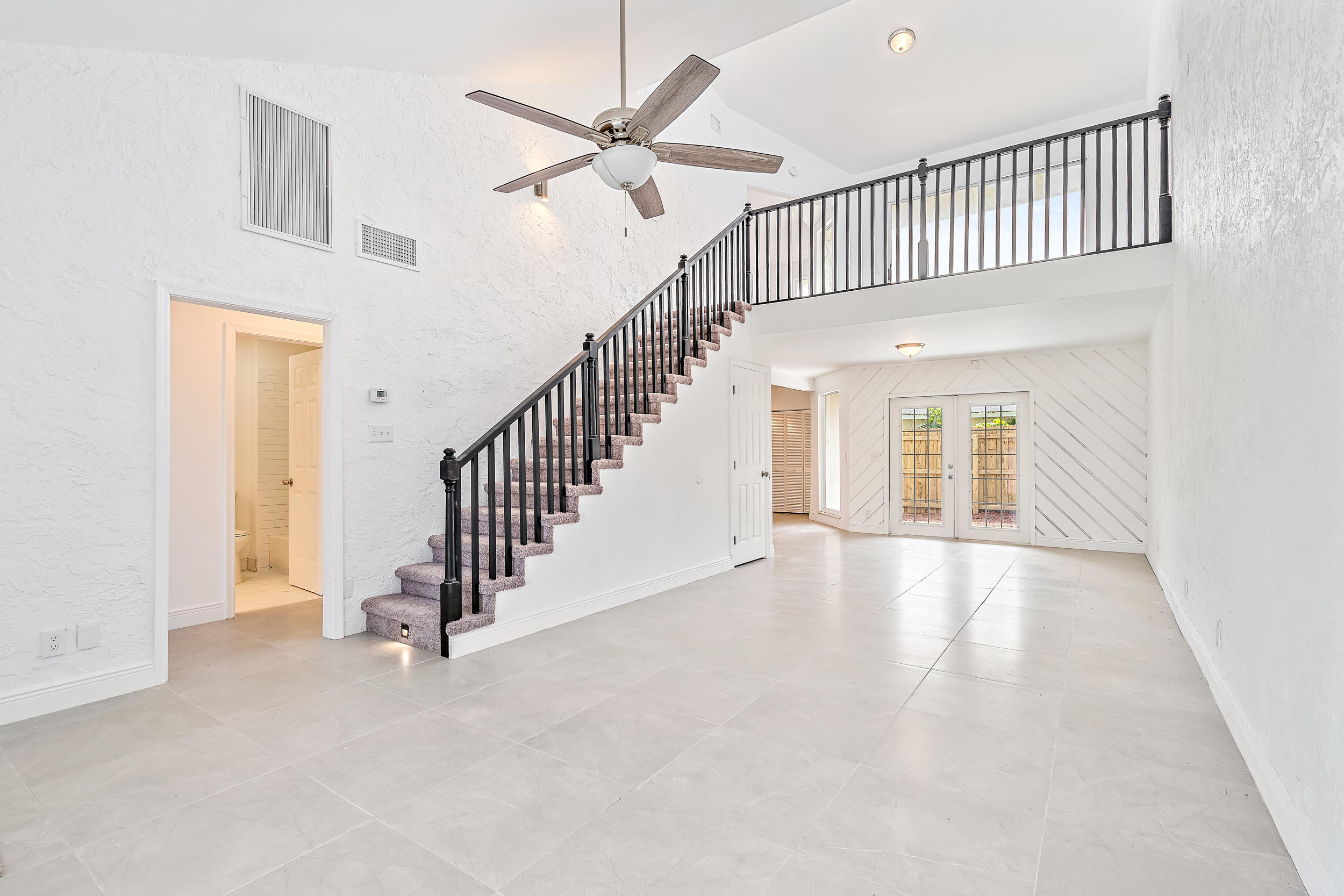 4424 Steven Rd Lake Lake Worth, FL 33461 - Photo 2 of 15 Living Room