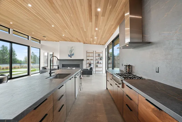 $1,249,000 | 7411 North Quamish Drive, Spokane, WA 99208