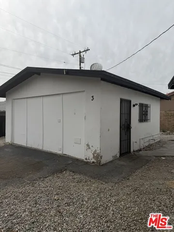 a view of a garage