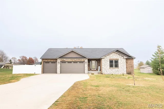 $439,900 | 2620 Vulliet Road, Highland, IL 62249