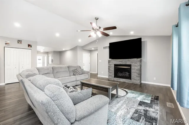 $439,900 | 2620 Vulliet Road, Highland, IL 62249