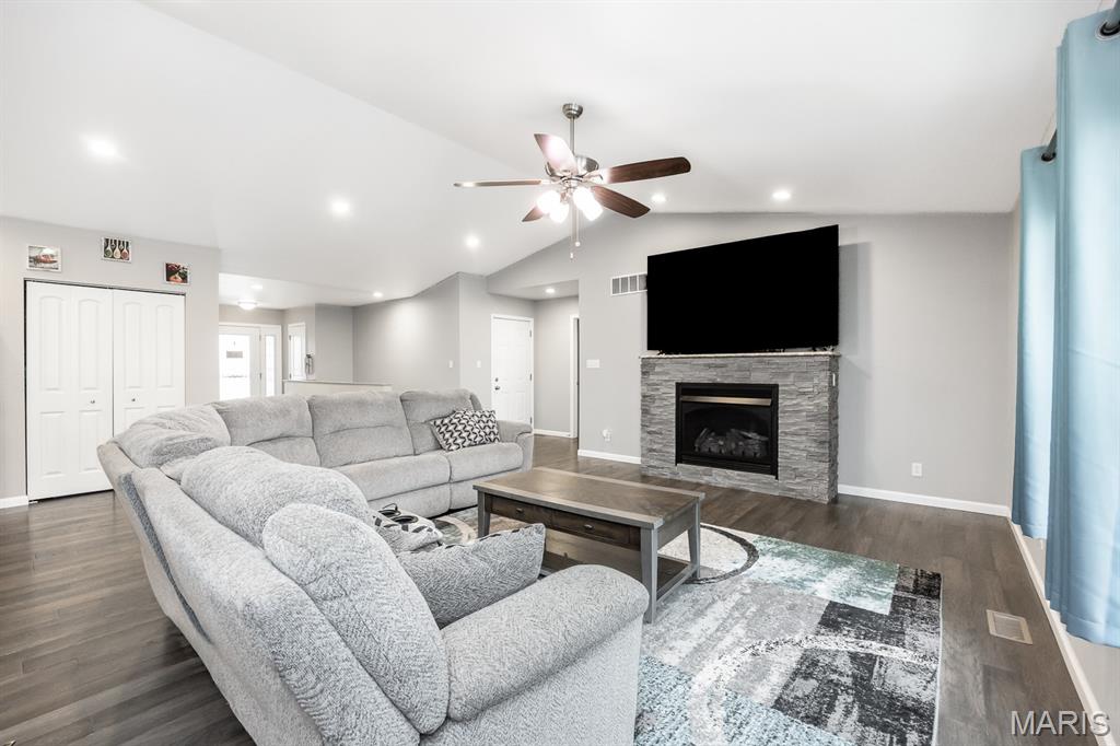 2620 Vulliet Road Highland, IL 62249 - Photo 5 of 37