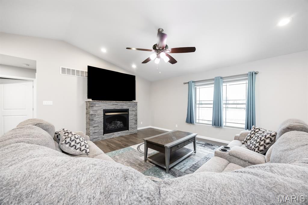 2620 Vulliet Road Highland, IL 62249 - Photo 6 of 37