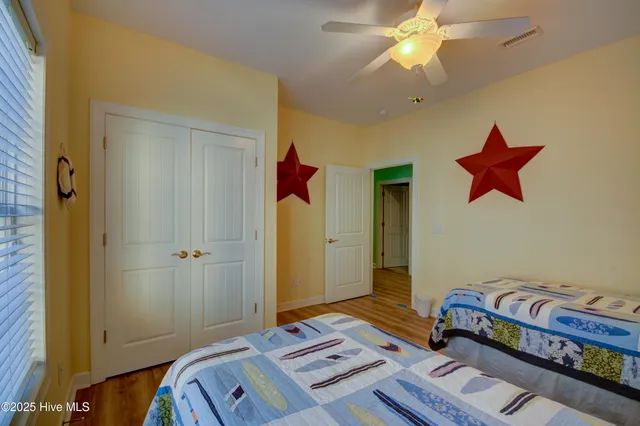 $925,000 | 215 Summer Winds Place, Surf City, NC 28445