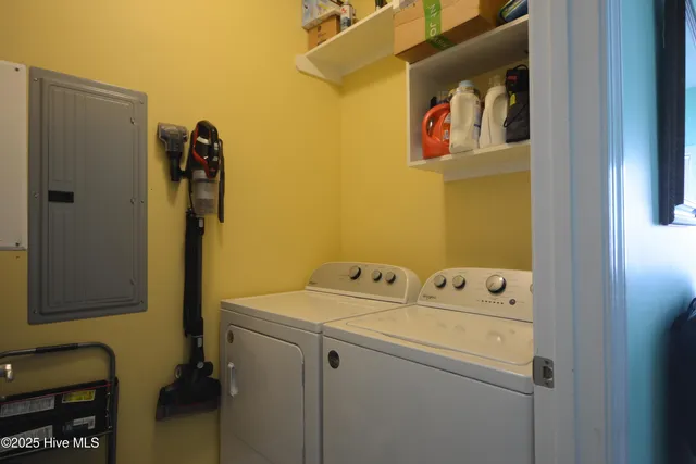 $925,000 | 215 Summer Winds Place, Surf City, NC 28445