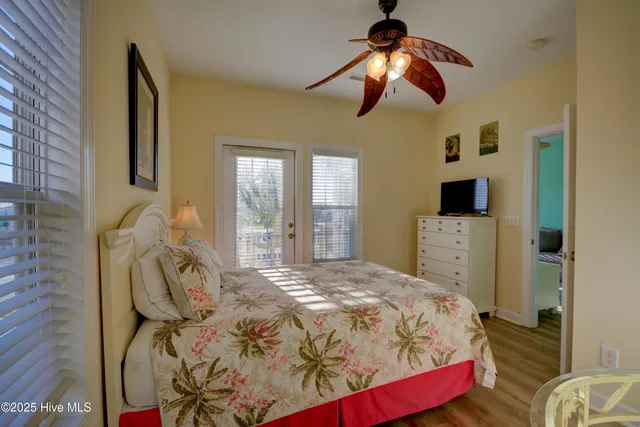 $925,000 | 215 Summer Winds Place, Surf City, NC 28445