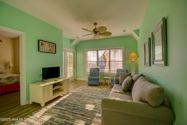 $925,000 | 215 Summer Winds Place, Surf City, NC 28445