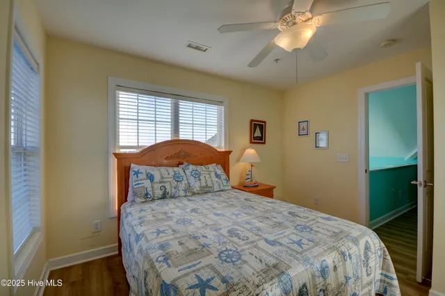 $925,000 | 215 Summer Winds Place, Surf City, NC 28445