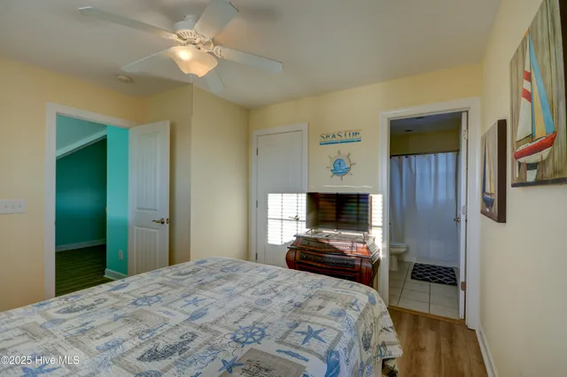 $925,000 | 215 Summer Winds Place, Surf City, NC 28445