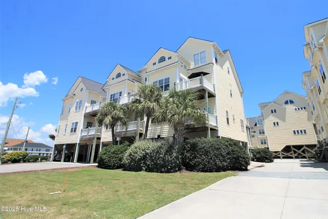 $925,000 | 215 Summer Winds Place, Surf City, NC 28445