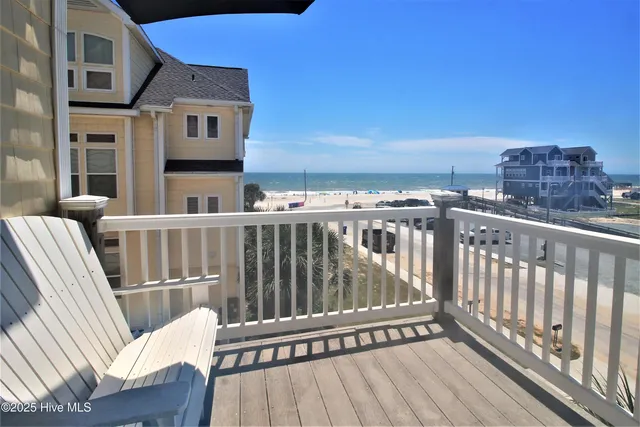 $925,000 | 215 Summer Winds Place, Surf City, NC 28445