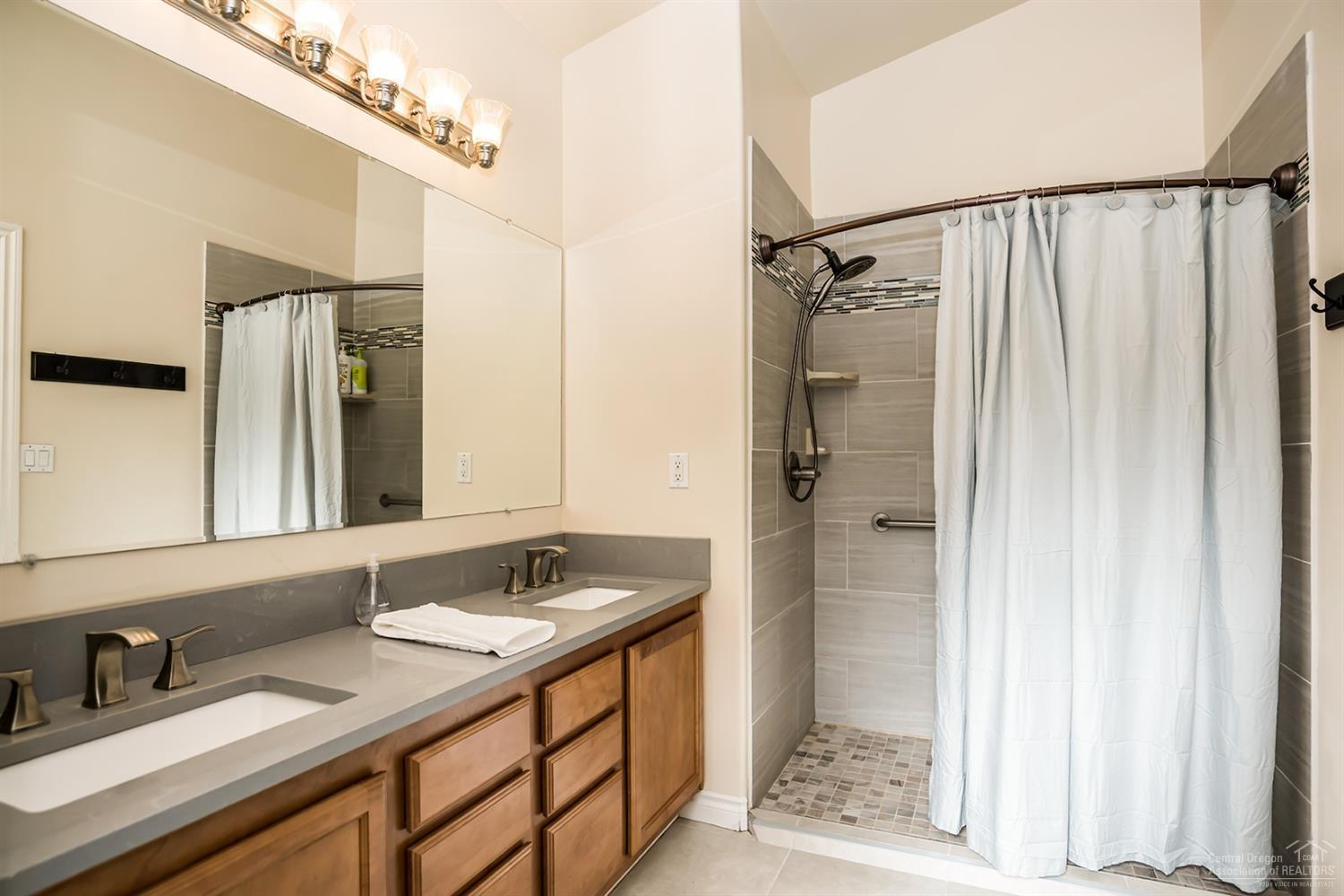 19553 Fishhawk Loop Bend, OR 97702 - Photo 14 of 25 Master Bedroom Bathroom