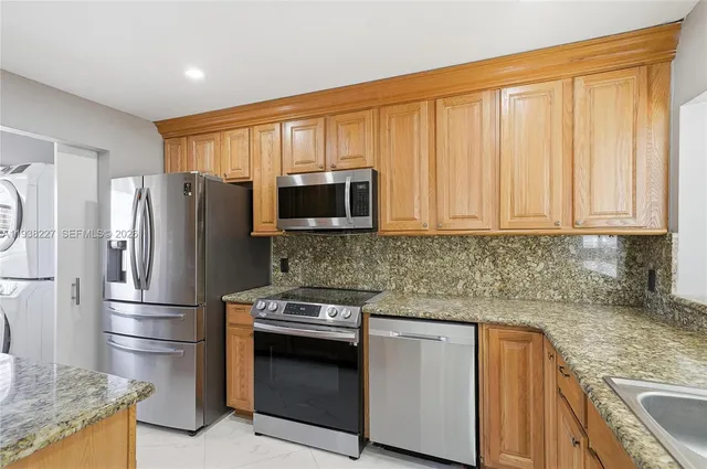 $319,000 | 1401 Northwest 97th Terrace, Unit 315, Pembroke Pines, FL 33024