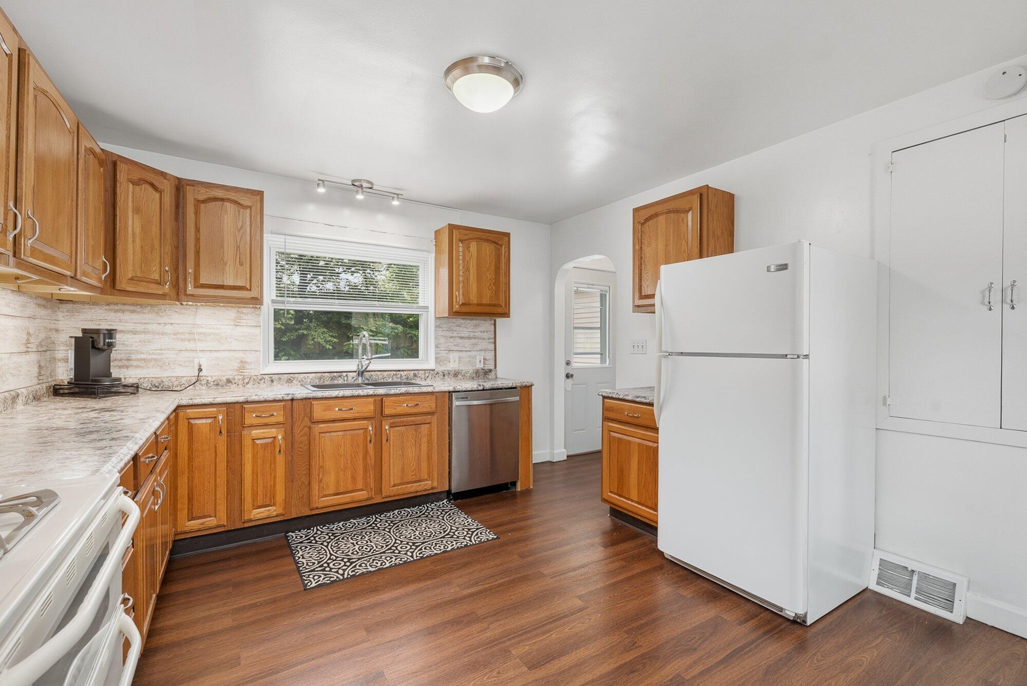 4826 Burt Avenue Grand Ledge, MI 48837 - Photo 12 of 36 11-WM4826burt-13