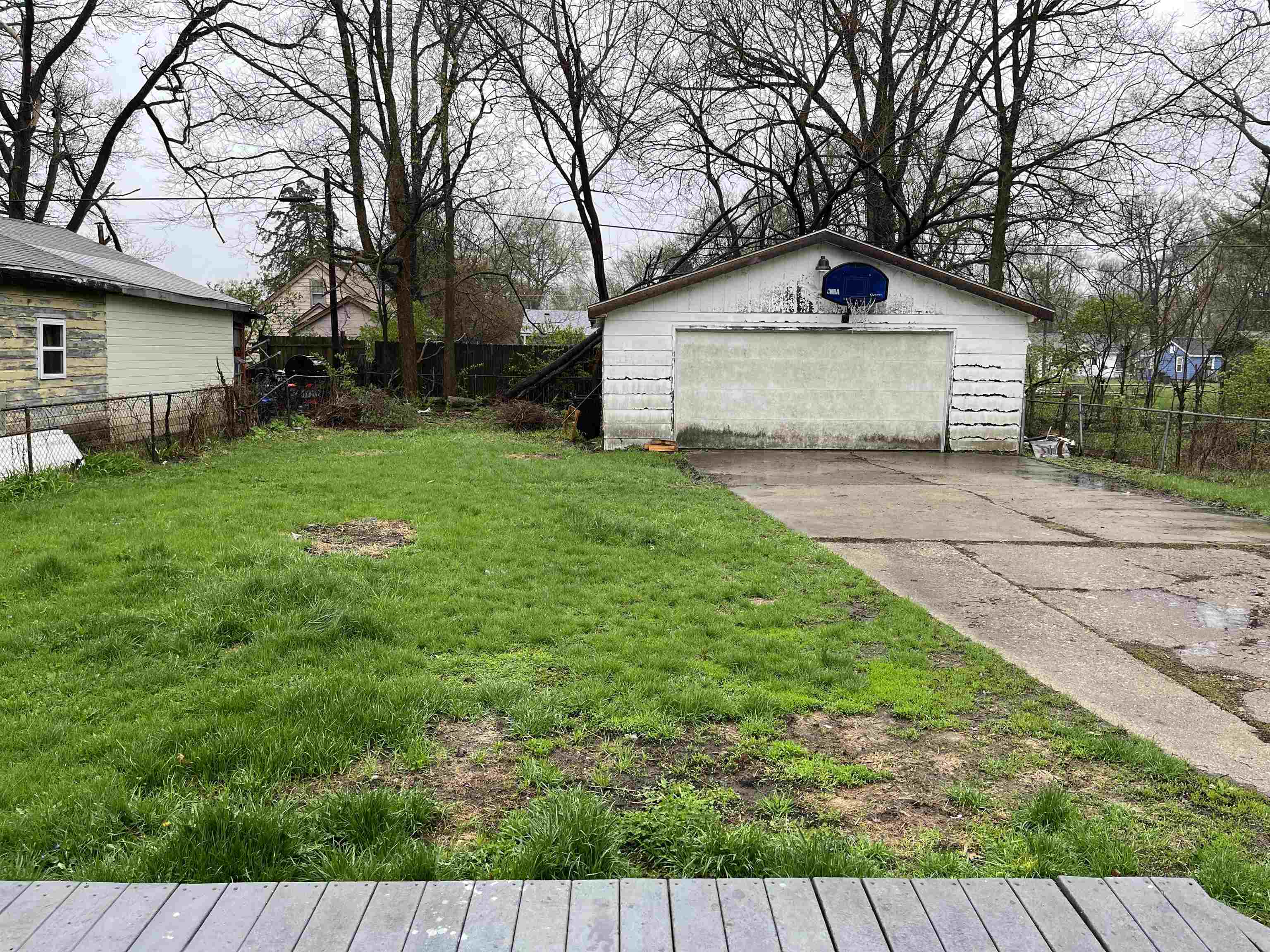 415 Barnum Road Rockford, IL 61109 - Photo 4 of 24 a front view of house with yard and green space