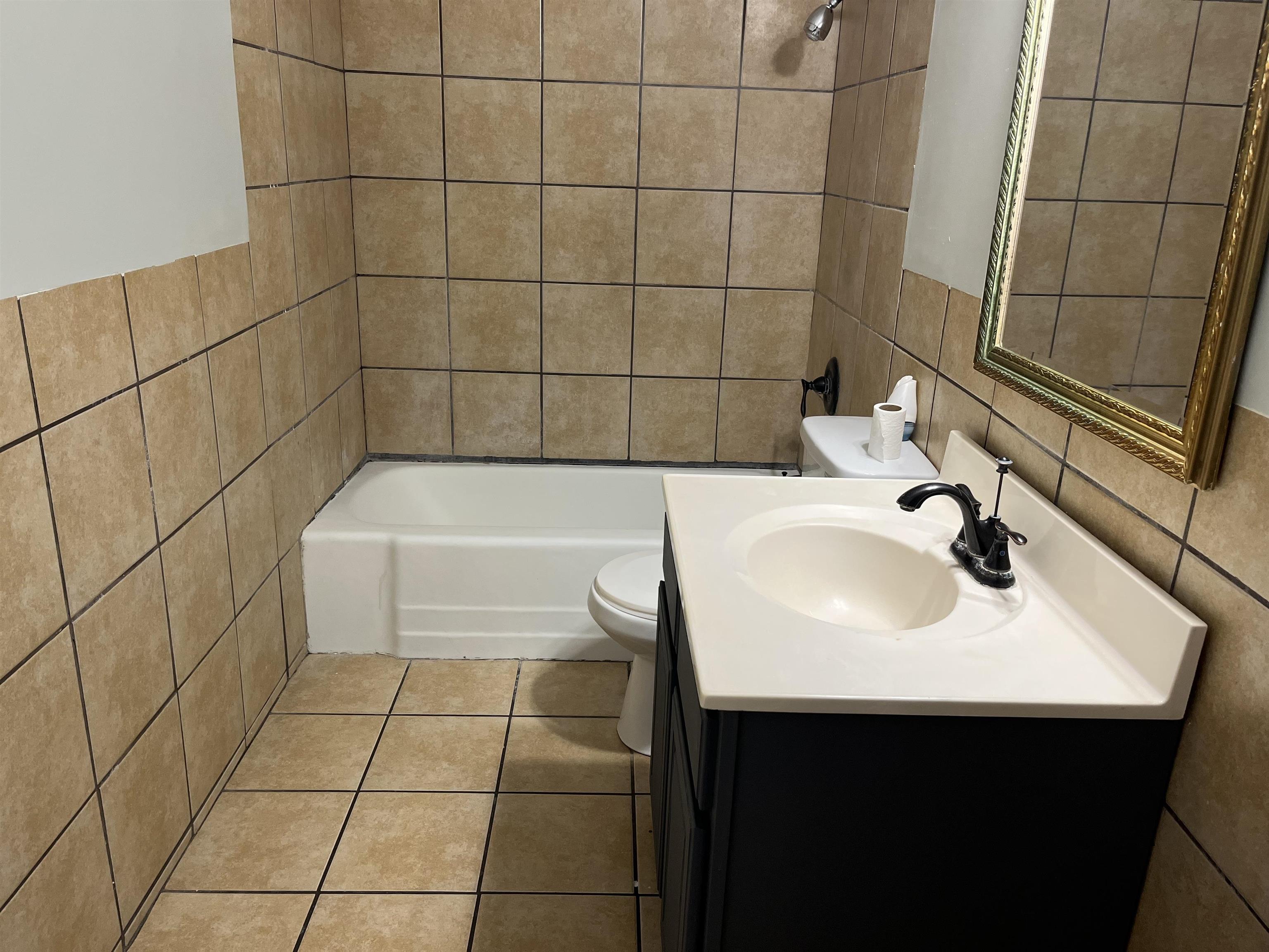 415 Barnum Road Rockford, IL 61109 - Photo 9 of 24 a bathroom with a sink and a bathtub