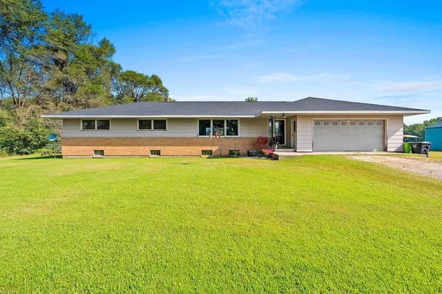 $660,000 | E7206 Magolski Road, Marion, WI 54950