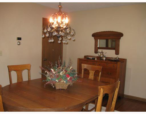 51300 Lilac Road South Bend, IN 46628 - Photo 4 of 12 Gallery Image 4