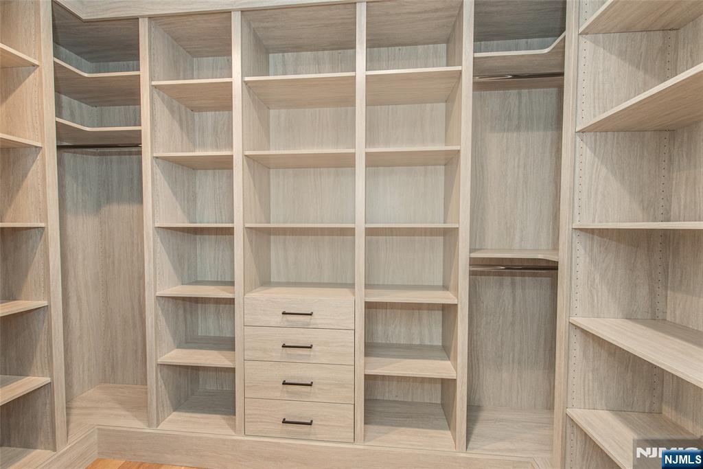 722 Erie Road Paramus, NJ 07652 - Photo 23 of 46