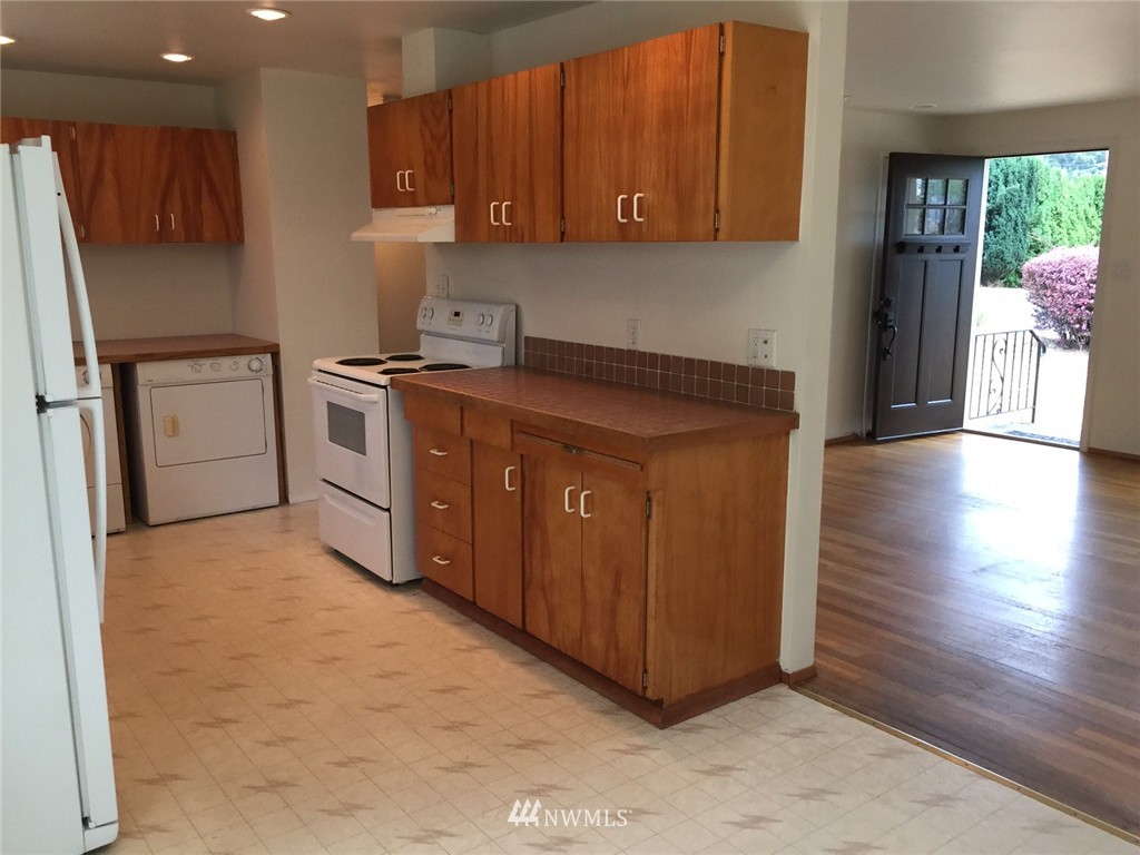 10309 128th Avenue Southeast Renton, WA 98056 - Photo 2 of 9