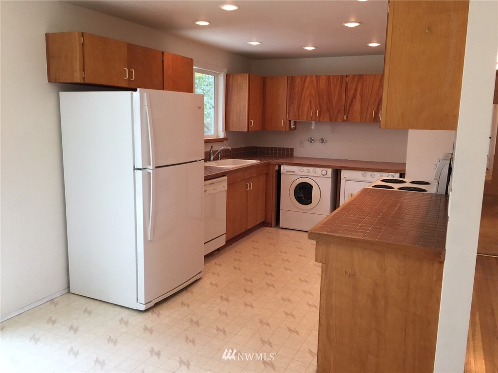 10309 128th Avenue Southeast Renton, WA 98056 - Photo 3 of 9