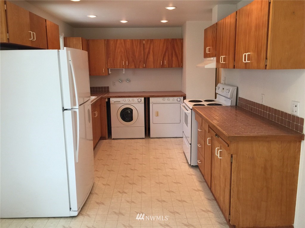 10309 128th Avenue Southeast Renton, WA 98056 - Photo 4 of 9