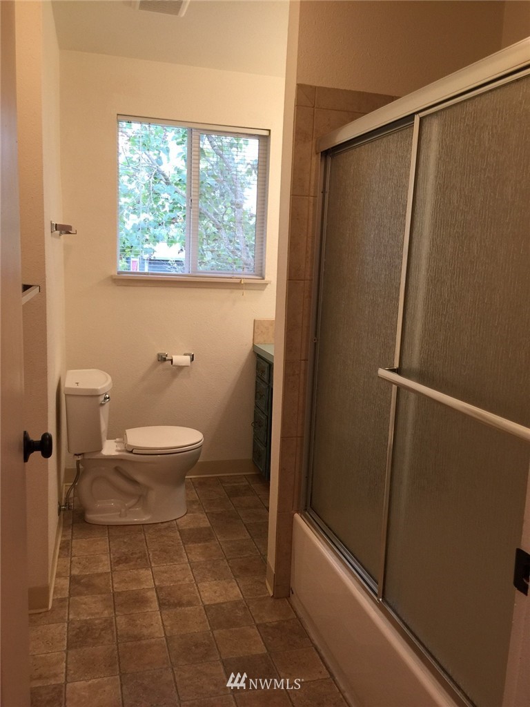 10309 128th Avenue Southeast Renton, WA 98056 - Photo 8 of 9