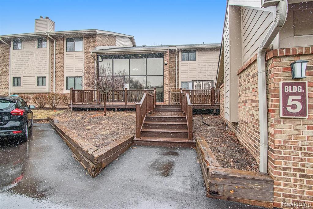 11773 Sycamore Road, Unit 25 Plymouth, MI 48170 - Photo 3 of 34
