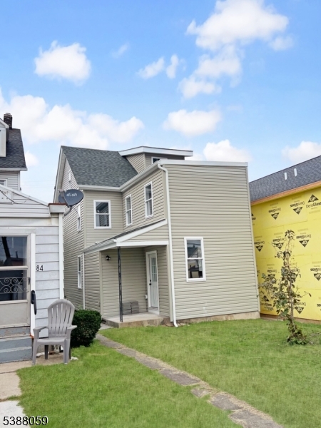 86 Heckman Street Phillipsburg, NJ 08865 - Photo 22 of 24 a view of a yard in front of a house