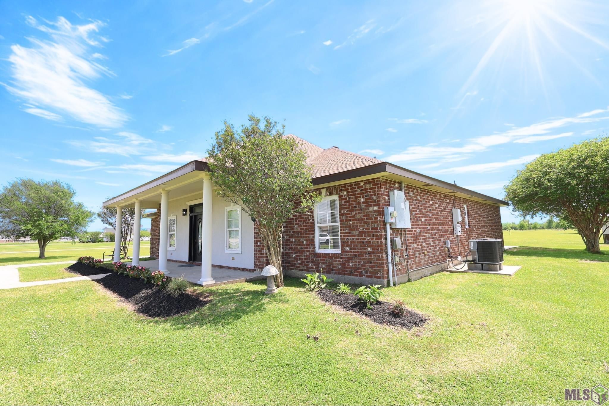 744 East Woodlawn Ranch Road Houma, LA 70363 - Photo 3 of 27